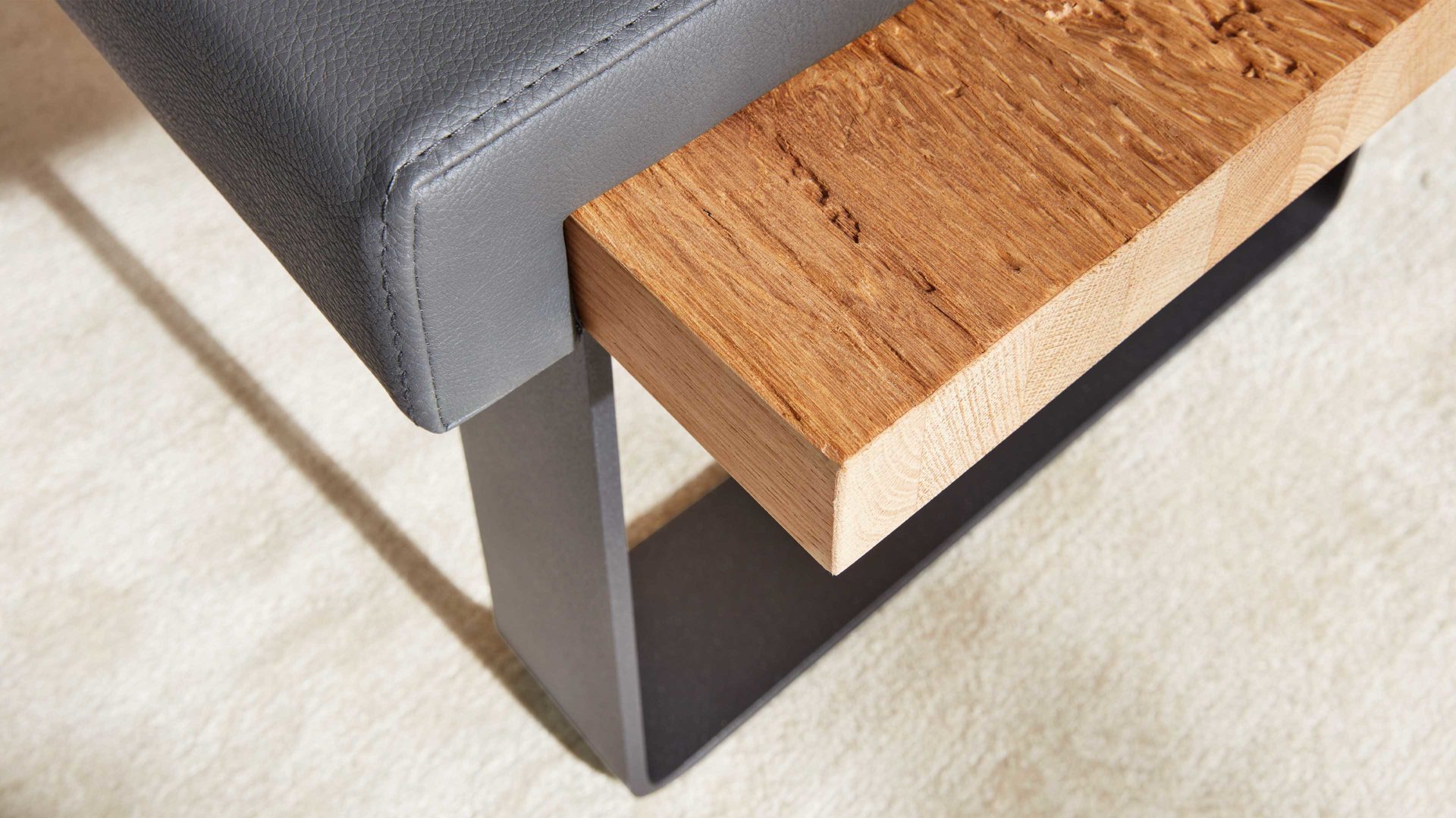 Polsterbank Interliving aus Stoff in Dunkelgrau Interliving Schlafzimmer Serie 1025 – Bettbank 530770 graphitfarbenes Kunstleder & Balkeneiche gehackt - Länge ca. 140 cm