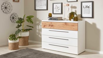 Schubladenkommode Interliving aus Holz in Weiß Interliving Schlafzimmer Serie 1025 – Schubladenkommode Weiß &amp; Balkeneiche gehackt - vier Schubladen