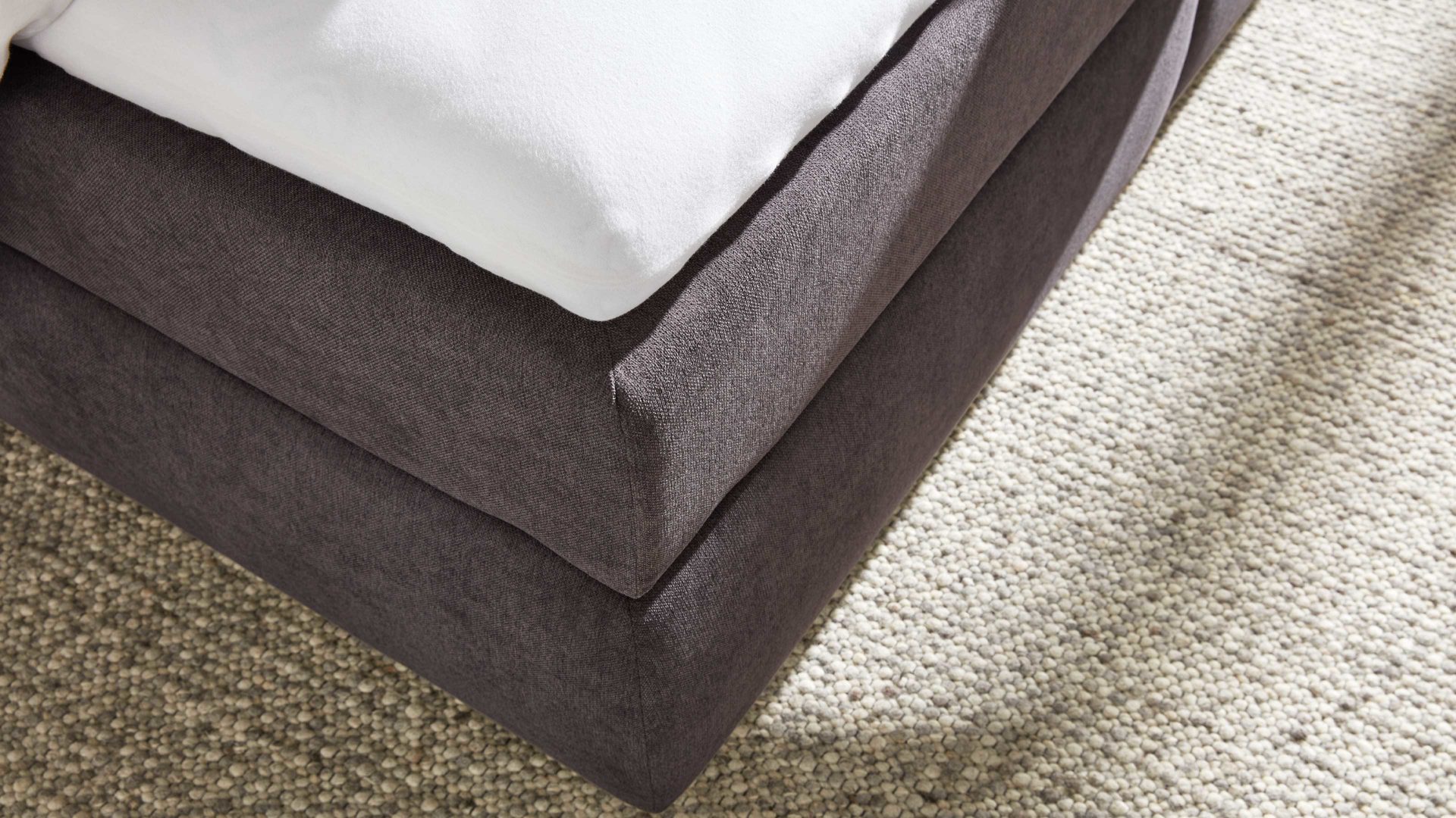 Boxspringbett Interliving aus Stoff in Dunkelgrau Interliving Bettsystem Serie 1414 - Boxspringbett dunkelgrauer Stoffbezug ENF 09 - Liegefläche ca. 180 x 200 cm