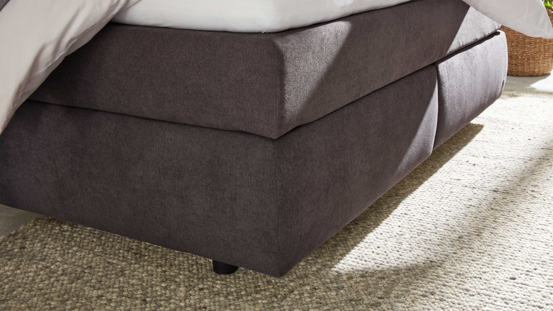 Boxspringbett Interliving aus Stoff in Dunkelgrau Interliving Bettsystem Serie 1414 - Boxspringbett Variante 2 dunkelgrauer Stoffbezug ENF 09 - Liegefläche ca. 160 x 200 cm