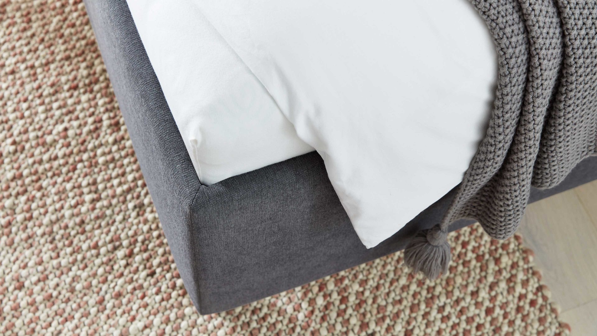 Polsterbett Interliving aus Stoff in Grau Interliving Bettsystem Serie 1414 - Polsterbett elefantgrauer Stoffbezug ENF 29 - Liegefläche ca. 180 x 200 cm