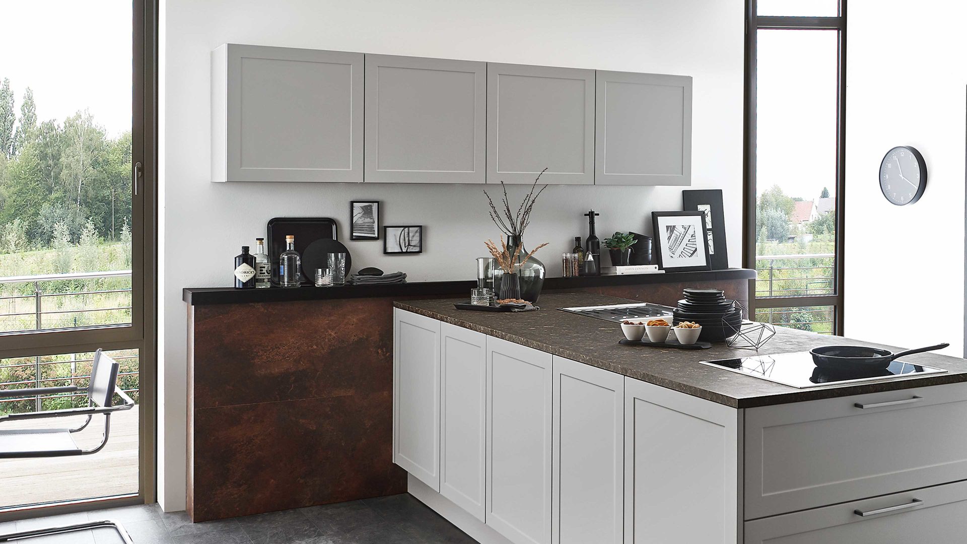 Einbauküche Nolte® küchen aus Holz in Hellgrau nolte® Einbauküche Focus mit Miele-Einbaugeräten Platingrau – dreizeilig