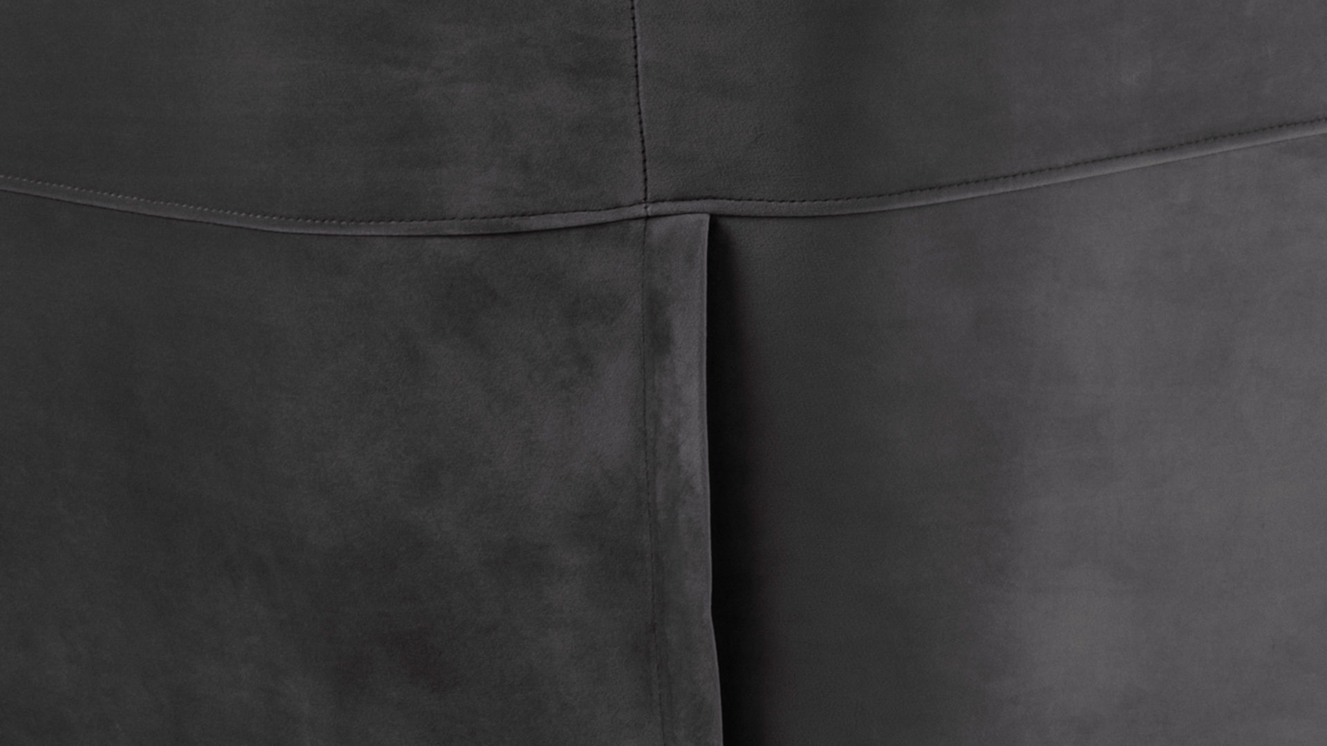 Zweisitzer Actona group aus Stoff in Dunkelgrau Zweisitzer-Sofa als bequemes Polstermöbel dunkelgrauer Samt Vic 28 & schwarze Holzfüße, Breite ca.  150 cm