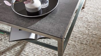 Couchtisch Interliving aus Keramik in Grau Interliving Couchtisch Serie 6210 - Couchtisch CT197AR zementgraue Keramik & Edelstahl - ca. 85 x 85 cm