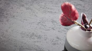 Couchtisch Interliving aus Keramik in Grau Interliving Couchtisch Serie 6210 - Couchtisch zementgraue Keramik & Edelstahl - ca. 85 x 85 cm