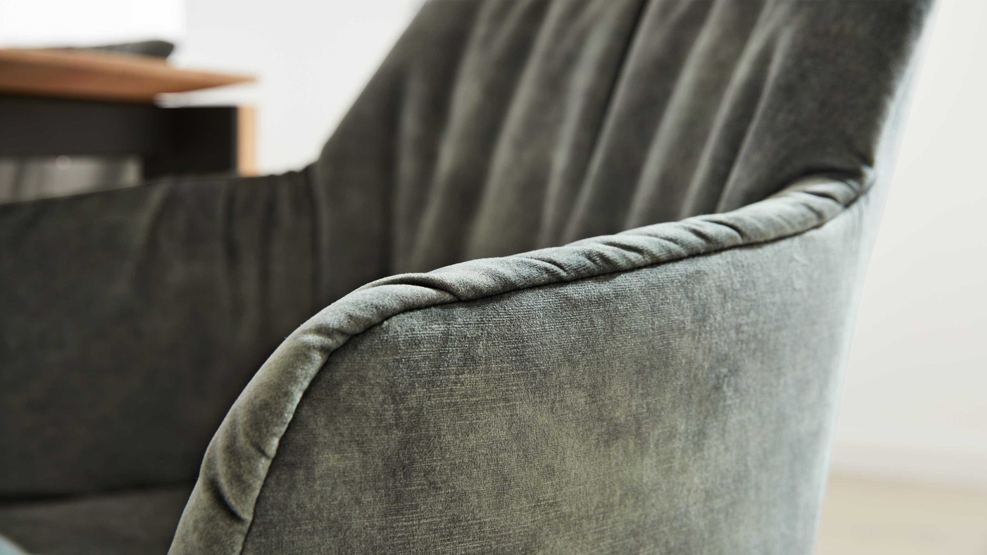 Polsterstuhl Interliving aus Stoff in Grün Interliving Esszimmer Serie 5110 - Armlehnstuhl grüner Bezug Genova & schwarzer Spinnenfuß