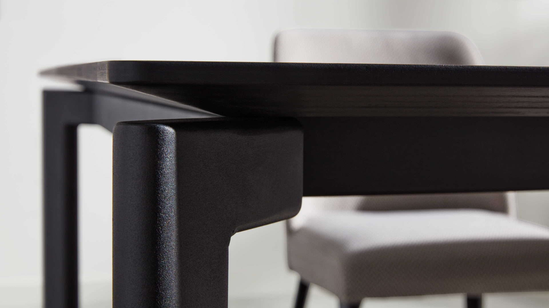 Auszugtisch Interliving aus Holz in Schwarz Interliving Esszimmer Serie 5110 - Auszugtisch T0401 mattschwarzes Eichefurnier - ca. 160 - 260 x 90 cm