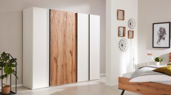 Kleiderschrank Interliving aus Holz in Weiß Interliving Schlafzimmer Serie 1025 – Kleiderschrank Weiß & Balkeneiche gehackt - fünf Türen, Breite ca. 249 cm