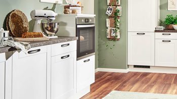 Einbauküche Pino aus Holz in Weiß pino Einbauküche inklusive Einbaugeräte Mattweiß - zweizeilig