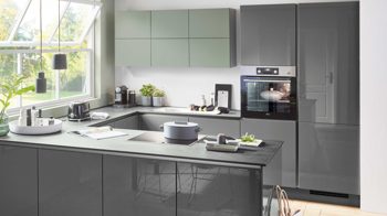 Einbauküche Nobilia® aus Holz in Grau nobilia® Einbauküche Flash mit AEG Elektrogeräten Schiefergrau & Schilf - Stellfläche ca. 242 x 300 cm