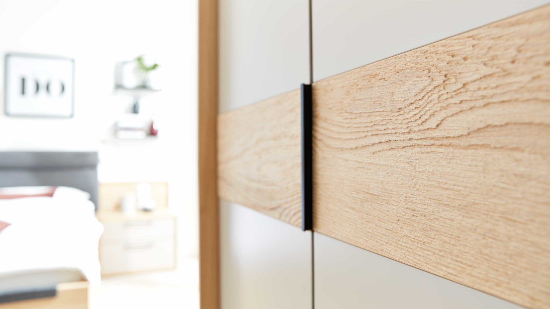 Kleiderschrank Interliving aus Holz in Grau Interliving Schlafzimmer Serie 1023 – Funktionsschrank Taupe & Balkeneiche - sechs Türen, drei Schubladen, Breite ca. 269 cm