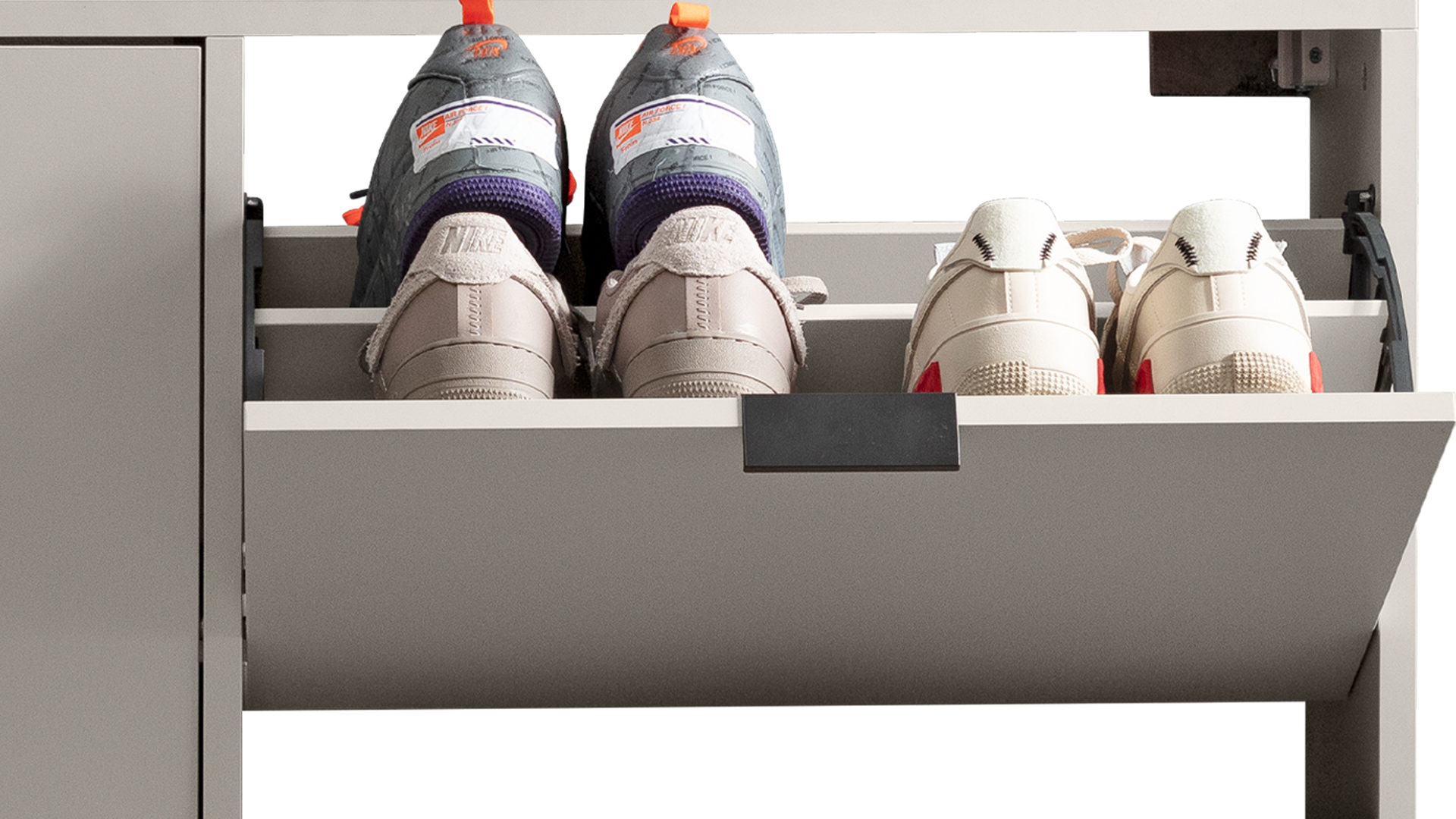 Schuhkipper Mäusbacher i.i. aus Holz in Hellgrau Kommodenserie Bonnie - Schuhschrank kreidegrauer Mattlack - vier Klapptüren, Breite ca. 120 cm