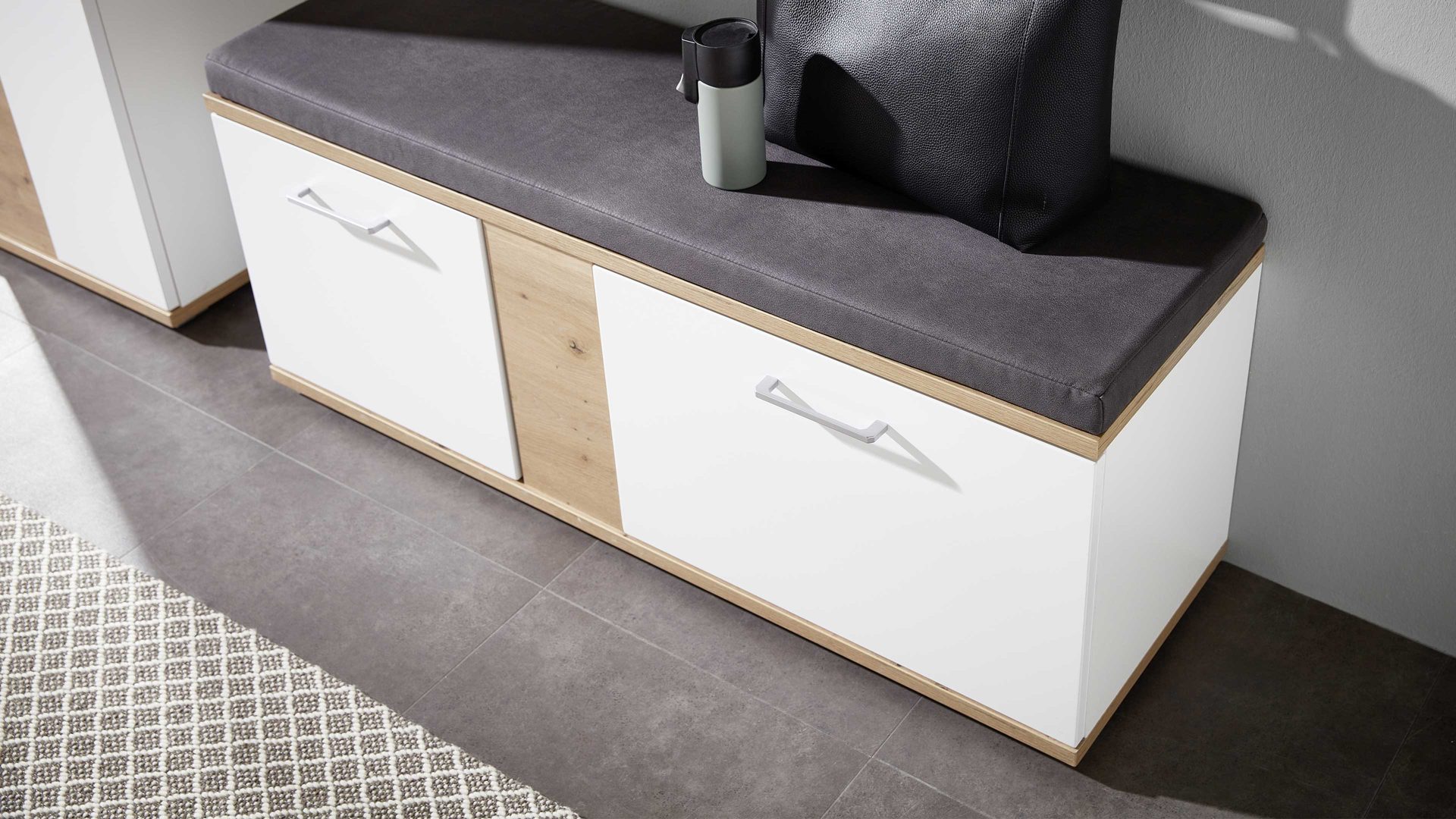 Garderobenbank Innostyle aus Holz in Weiß Garderobenprogramm Signo II - Garderobenbank Mattweiß & Artisan Eiche - Länge ca. 120 cm