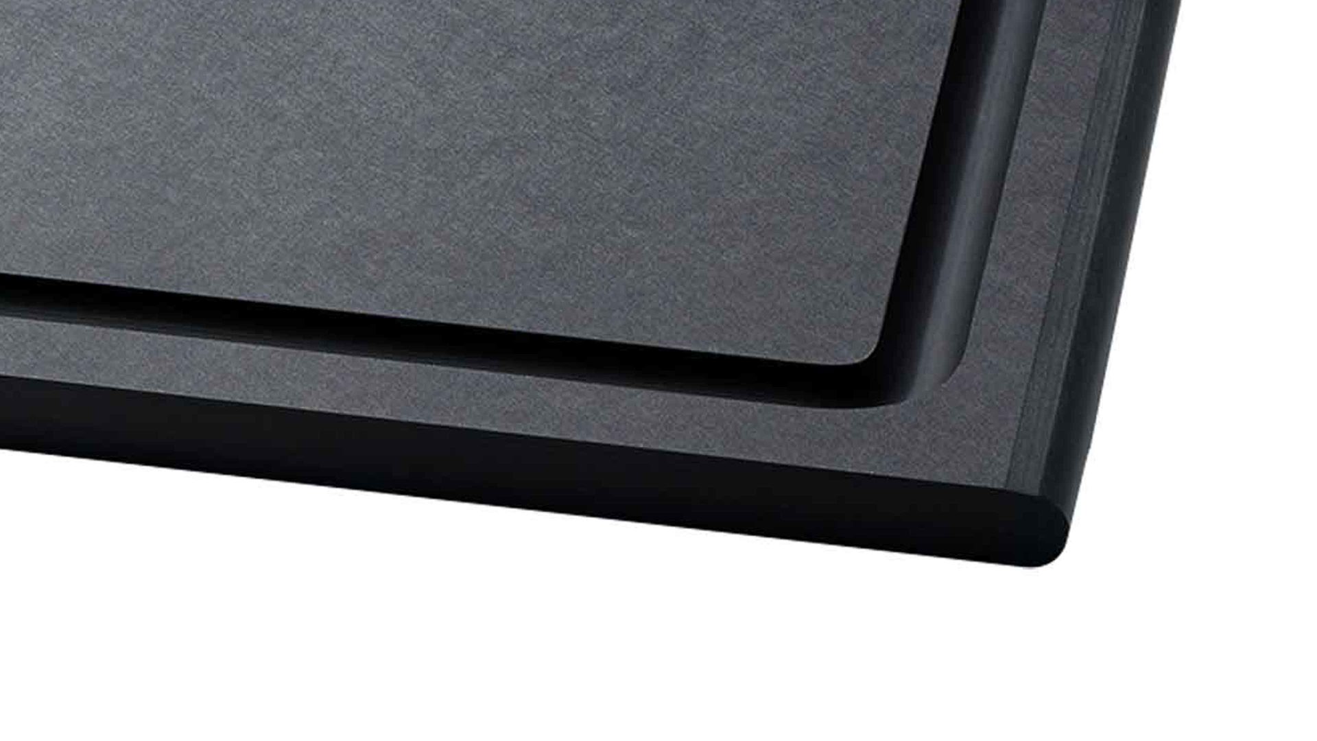 Schneidbrett Continenta aus Holz in Schwarz CONTINENTA Duracore - Tranchierbrett schwarzer Recycling-Werkstoff – ca. 27 x 39 cm