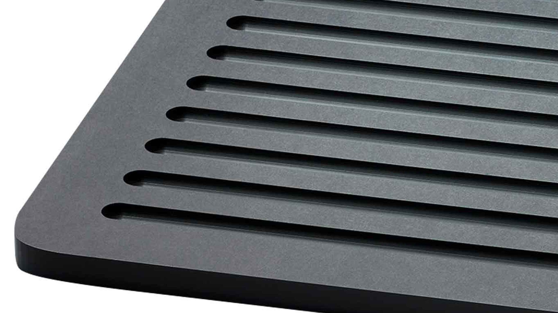 Schneidbrett Continenta aus Holz in Schwarz CONTINENTA Duracore - Brotschneidebrett schwarzer Recycling-Werkstoff – ca. 24 x 39 cm