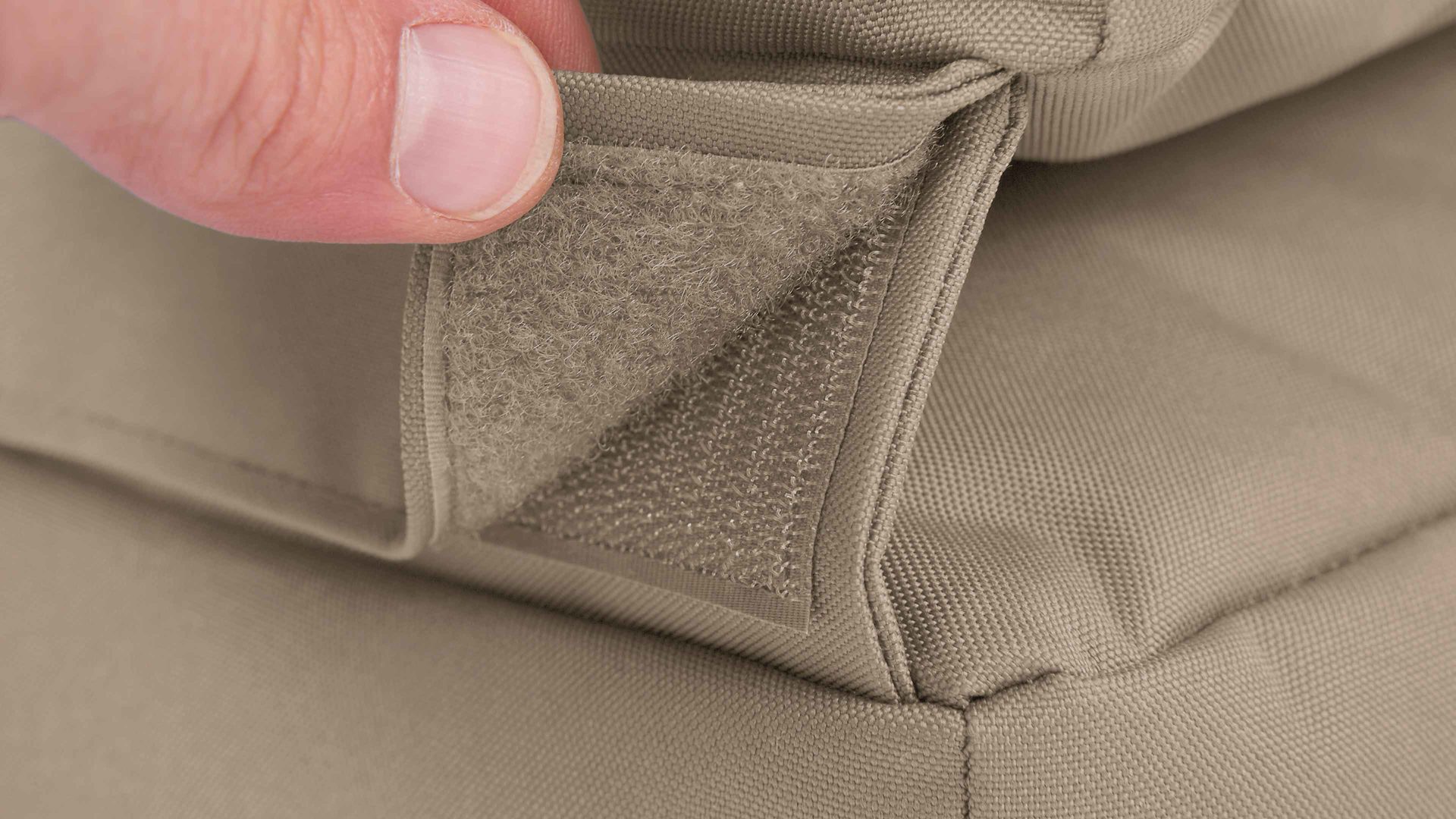 Sitzsack-Liege Magma sitting point aus Kunstfaser in Beige SITTING POINT Funktions-Sitzsack twist scuba® khakifarbene Kunstfaser - ca. 300 Liter