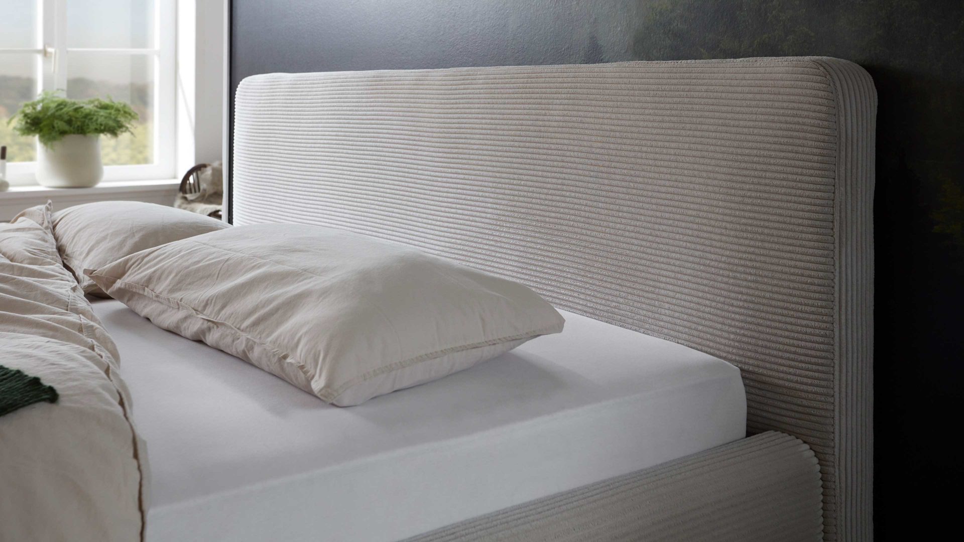 Bettgestell Meise.möbel aus Stoff in Beige Polsterbettgestell Mattis mit Bettkasten beiger Breitcord Poso 100 & Holzfüße - Liegefläche ca. 180 x 200 cm