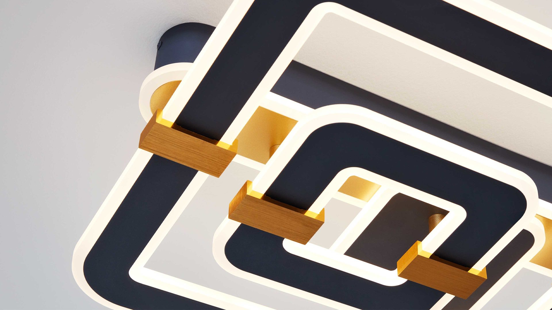 Deckenleuchte Interliving aus Metall in Grau Interliving Leuchten Serie 9330 - Deckenleuchte Grau, Gold & Messing – ca. 50 x 47 cm