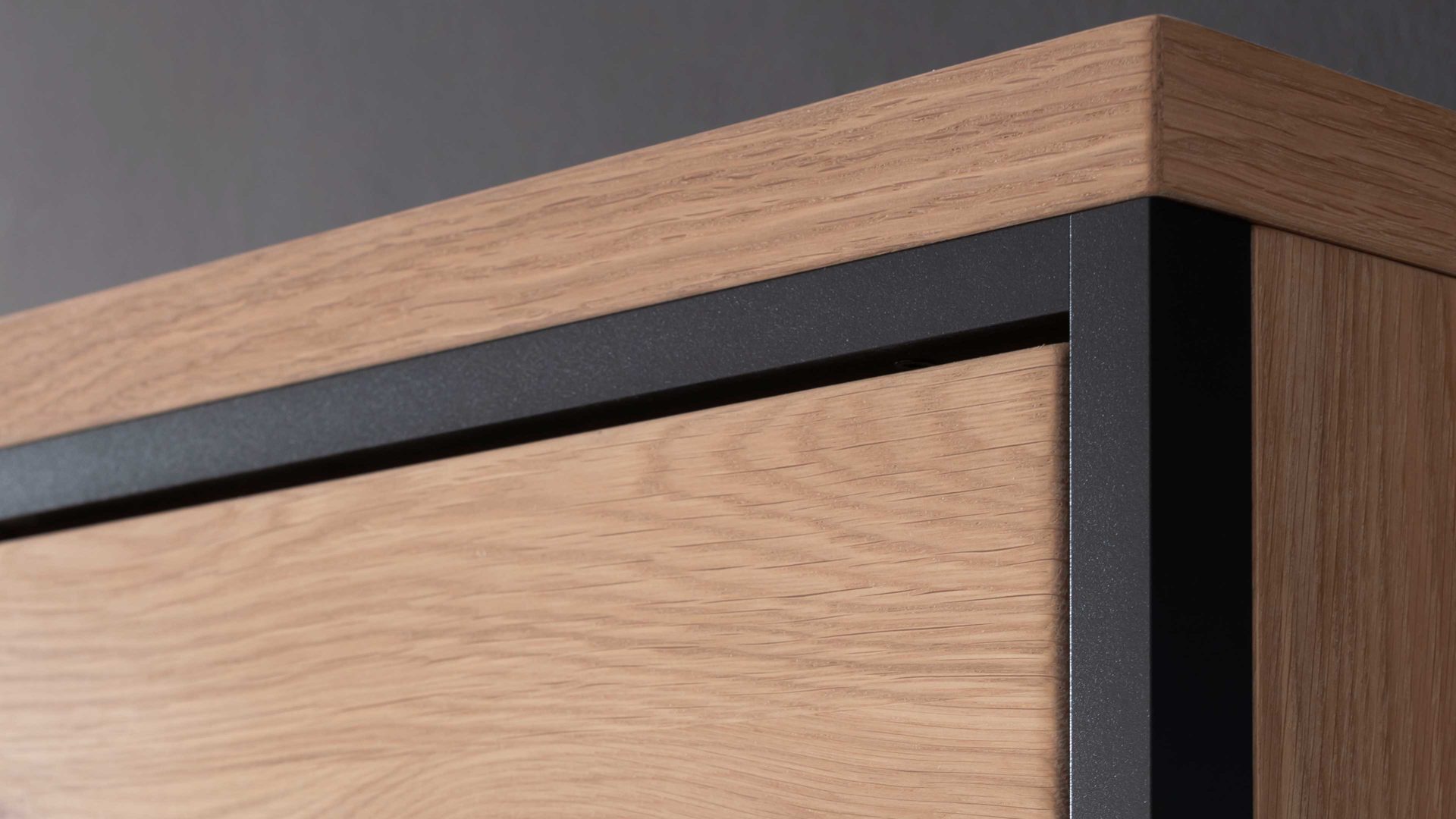 Vitrine Mca direkt aus Holz in Holzfarben Wohnprogramm Bari - Vitrine Asteiche Bianco – eine Tür, Breite ca. 63 cm