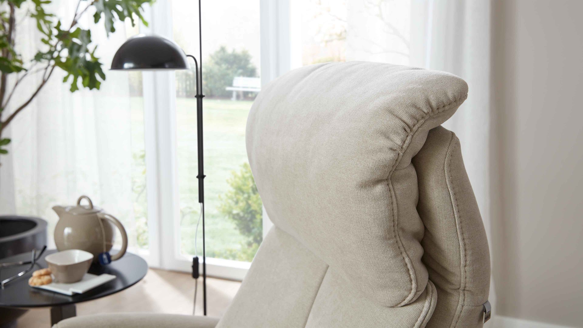 Relaxsessel comfortmaster besser sitzen, liegen, leben aus Stoff in Beige Comfortmaster CM-HU1157 - Relaxsessel B ecrufarbener Bezug Kira & Eiche bianco - Ergonomie piccolo