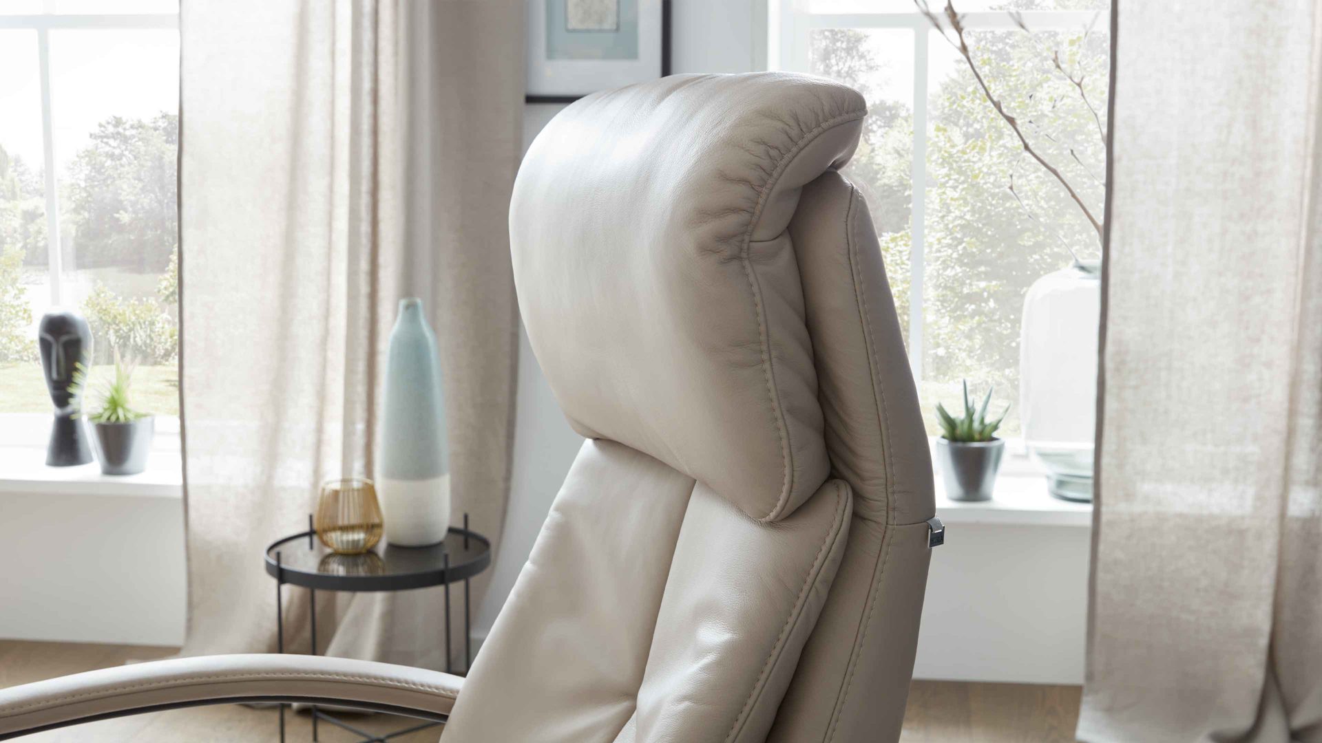 Relaxsessel comfortmaster besser sitzen, liegen, leben aus Leder in Hellgrau Comfortmaster CM-HU1157 - Relaxsessel B perlfarbenes LongLife-Leder Vivre & schwarzer Sternfuß - Ergonomie XL