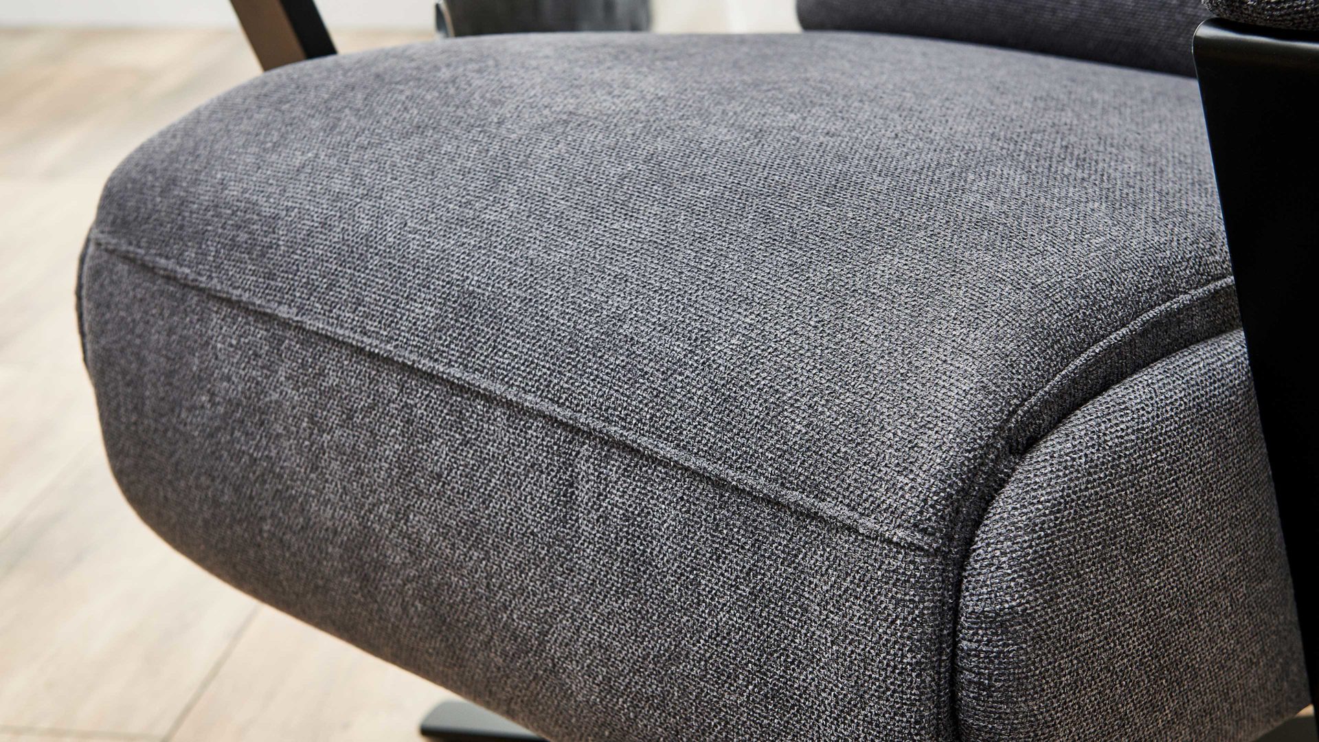 Relaxsessel OrthoSedis aus Stoff in Anthrazit Polsterprogramm OrthoSedis 4.0 - Relaxsessel L3 anthrazitfarbener Stoffbezug Sofia clean & schwarzer Sternfuß