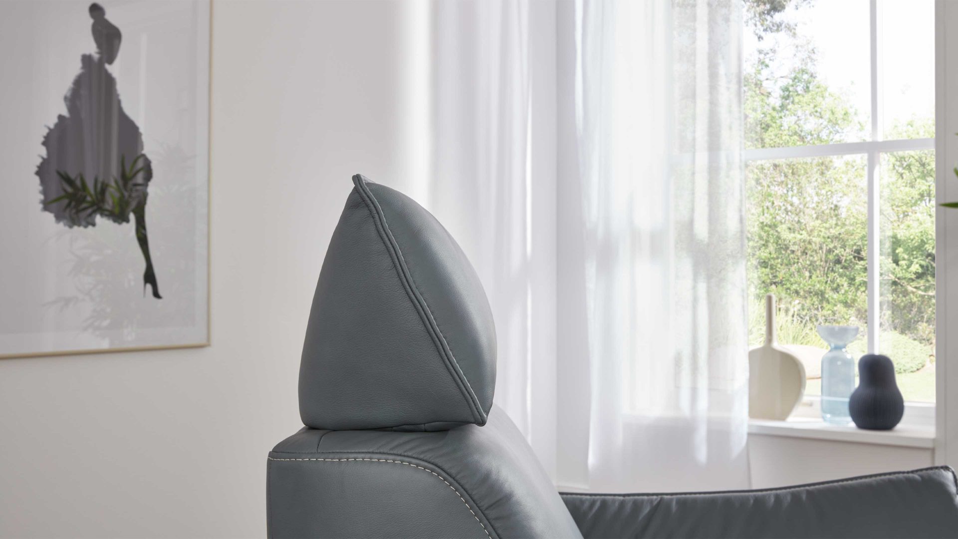 Relaxsessel comfortmaster besser sitzen, liegen, leben aus Leder in Hellblau Comfortmaster 7267 - Relaxsessel 24E44 motorisch - seefarbenes LongLife-Leder & anthrazitfarbener Sternfuß