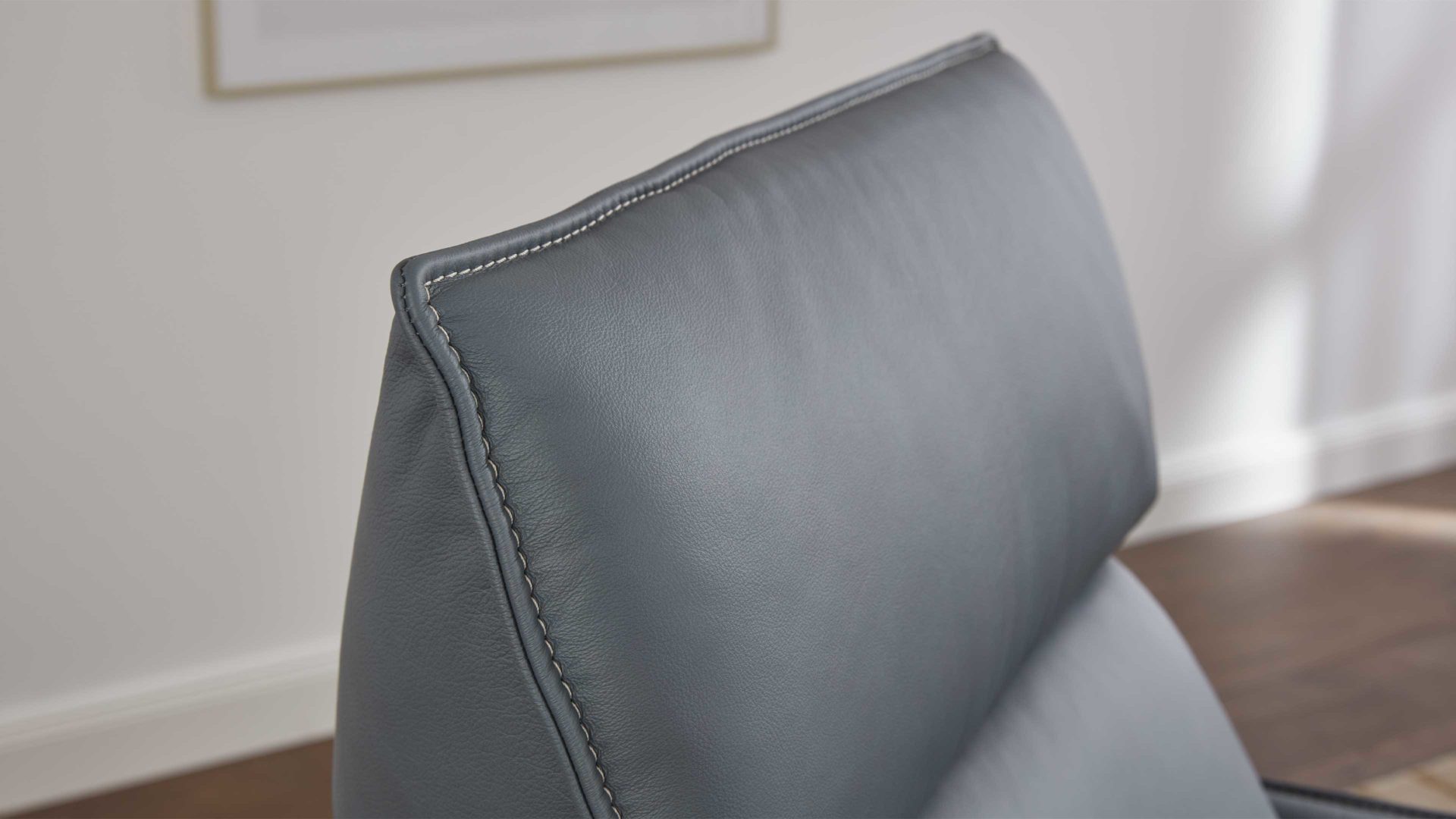 Relaxsessel comfortmaster besser sitzen, liegen, leben aus Leder in Hellblau Comfortmaster 7267 - Relaxsessel 24E44 motorisch - seefarbenes LongLife-Leder & anthrazitfarbener Sternfuß