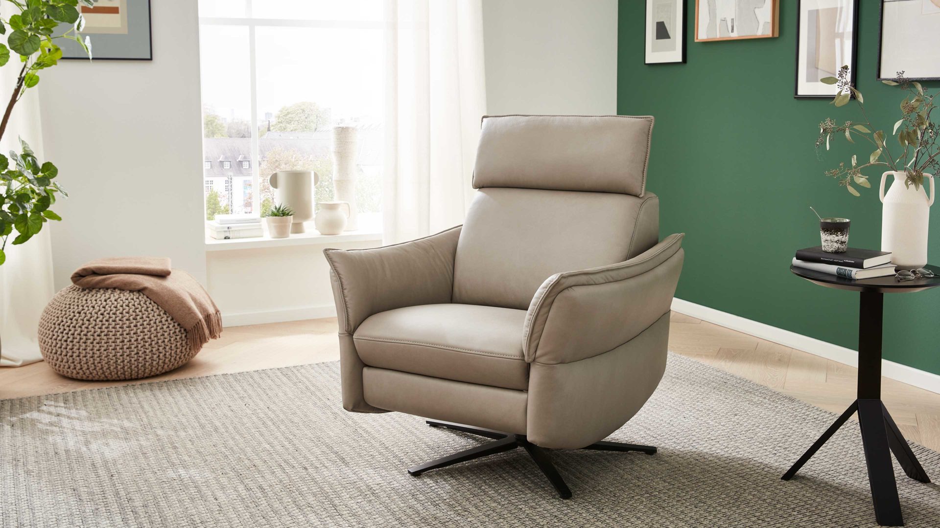 Relaxsessel comfortmaster besser sitzen, liegen, leben aus Leder in Beige Comfortmaster 7267 - Relaxsessel 24E44 motorisch - stahlfarbenes LongLife-Leder & anthrazitfarbener Sternfuß