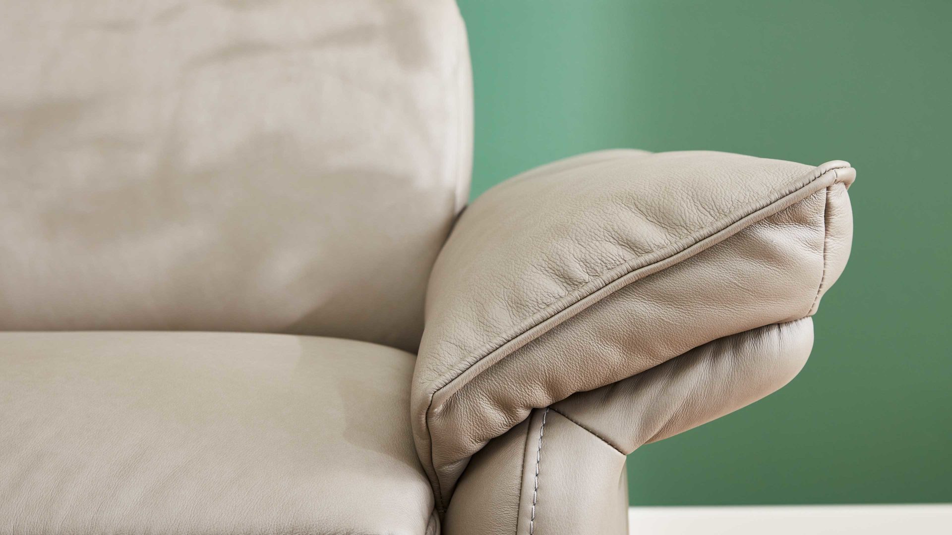 2,5-Sitzer comfortmaster besser sitzen, liegen, leben aus Leder in Beige Comfortmaster Spektra 1267 - 2,5-Sitzer stahlfarbenes LongLife-Leder - Länge ca. 203 cm