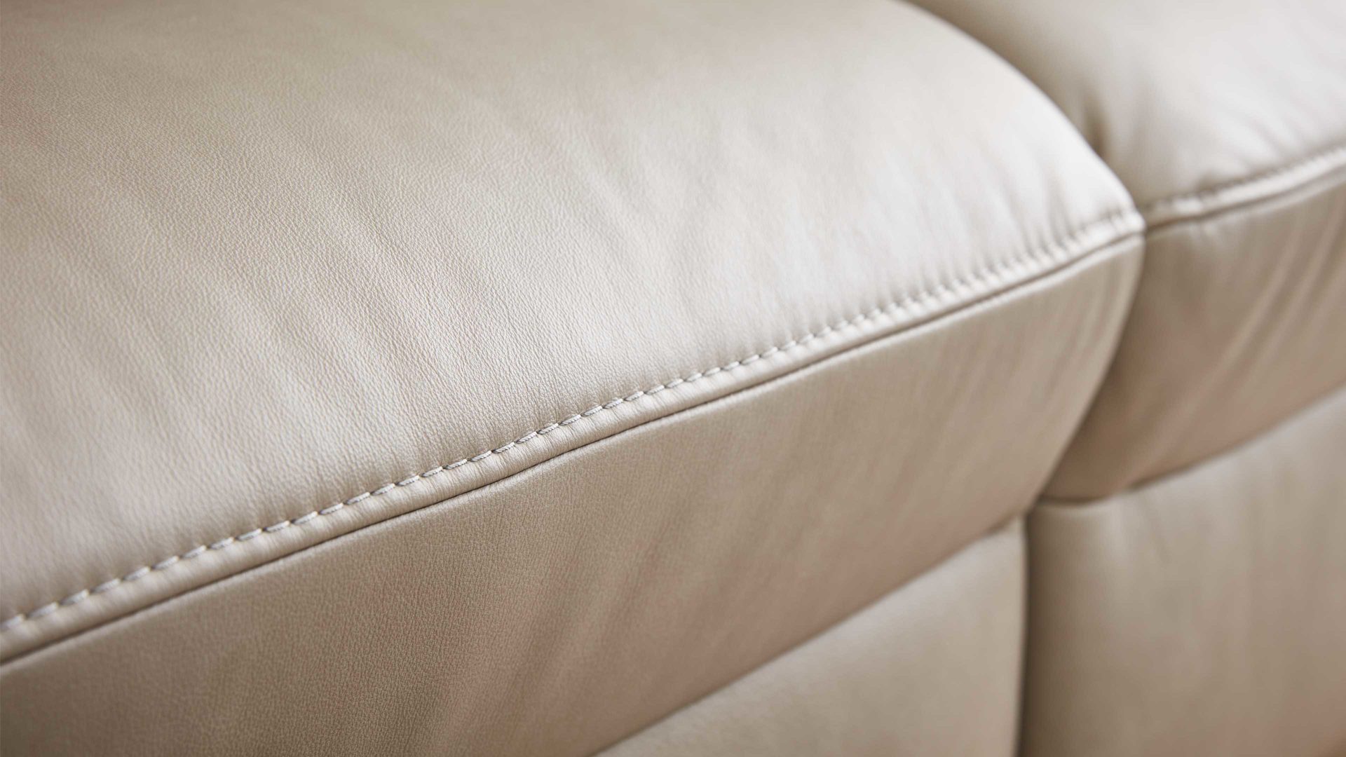 Dreisitzer comfortmaster besser sitzen, liegen, leben aus Leder in Beige Comfortmaster Spektra 1267 - Dreisitzer stahlfarbenes LongLife-Leder - Länge ca. 223 cm