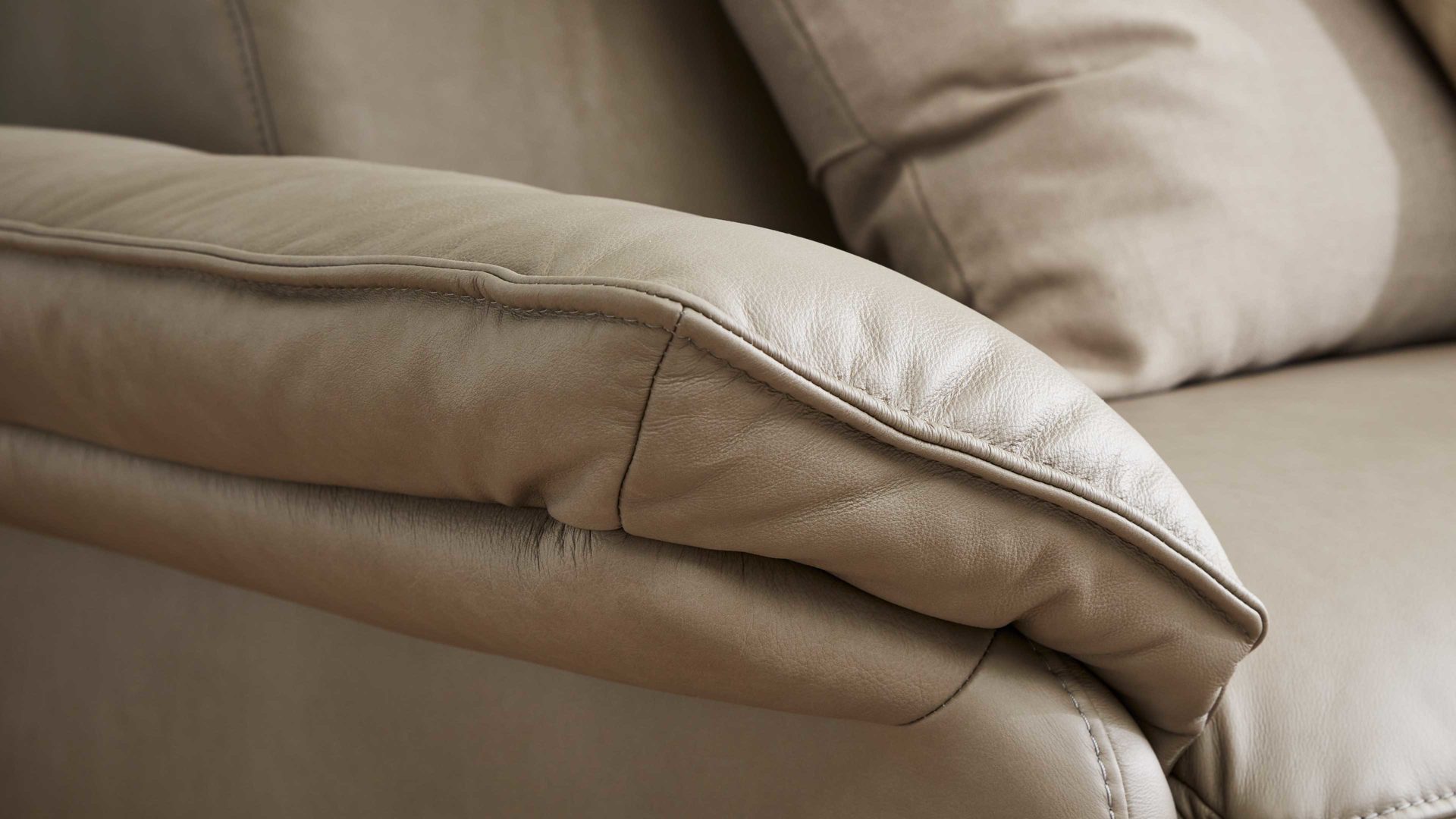 Dreisitzer comfortmaster besser sitzen, liegen, leben aus Leder in Beige Comfortmaster Spektra 1267 - Dreisitzer stahlfarbenes LongLife-Leder - Länge ca. 223 cm