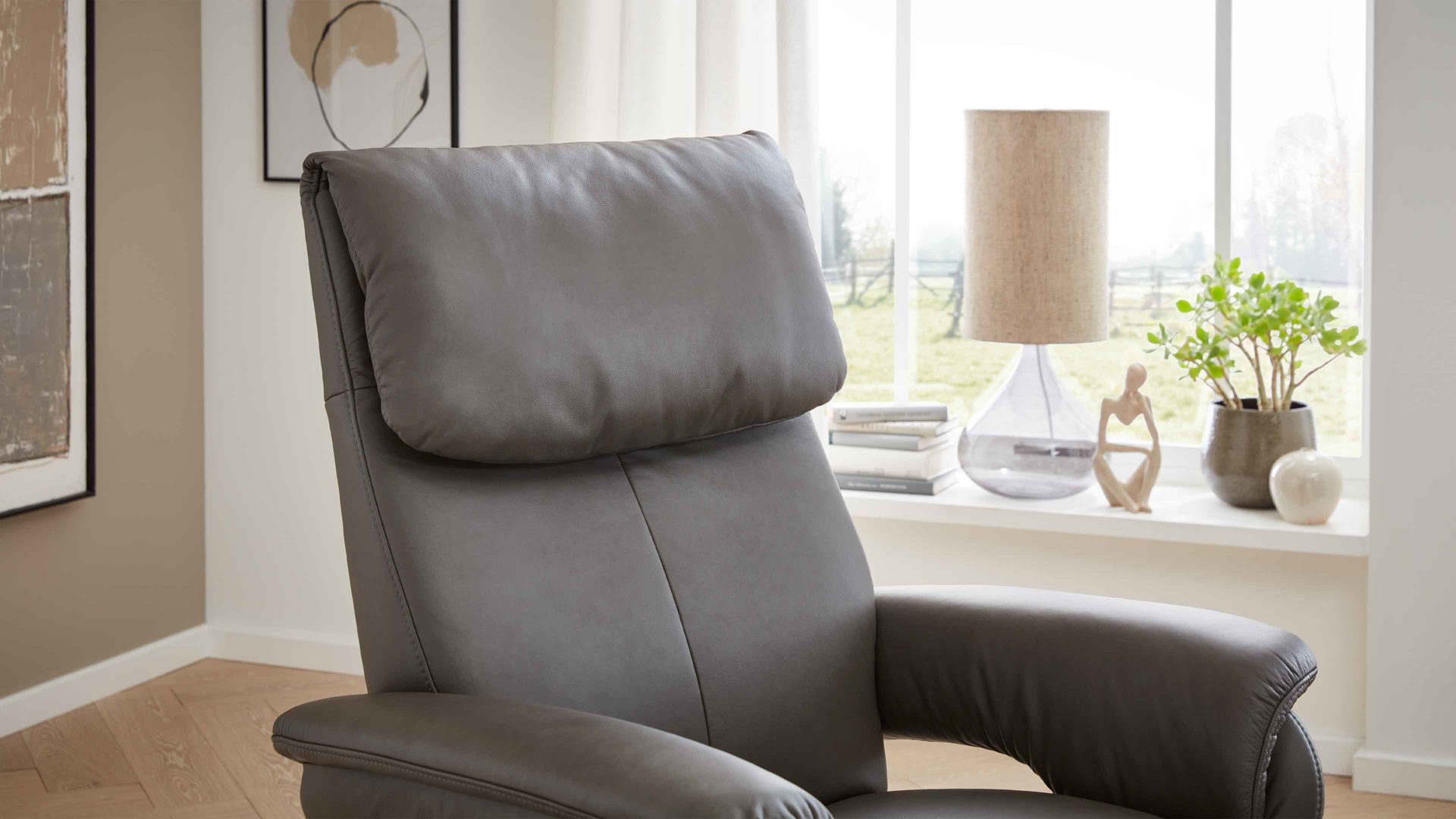 Relaxsessel comfortmaster besser sitzen, liegen, leben aus Leder in Grau Comfortmaster 7444 - Relaxsessel bzw. Polstermöbel 26X granitfarbenes LongLife-Leder LG 24 & edelstahlfarbener Tellerfuß
