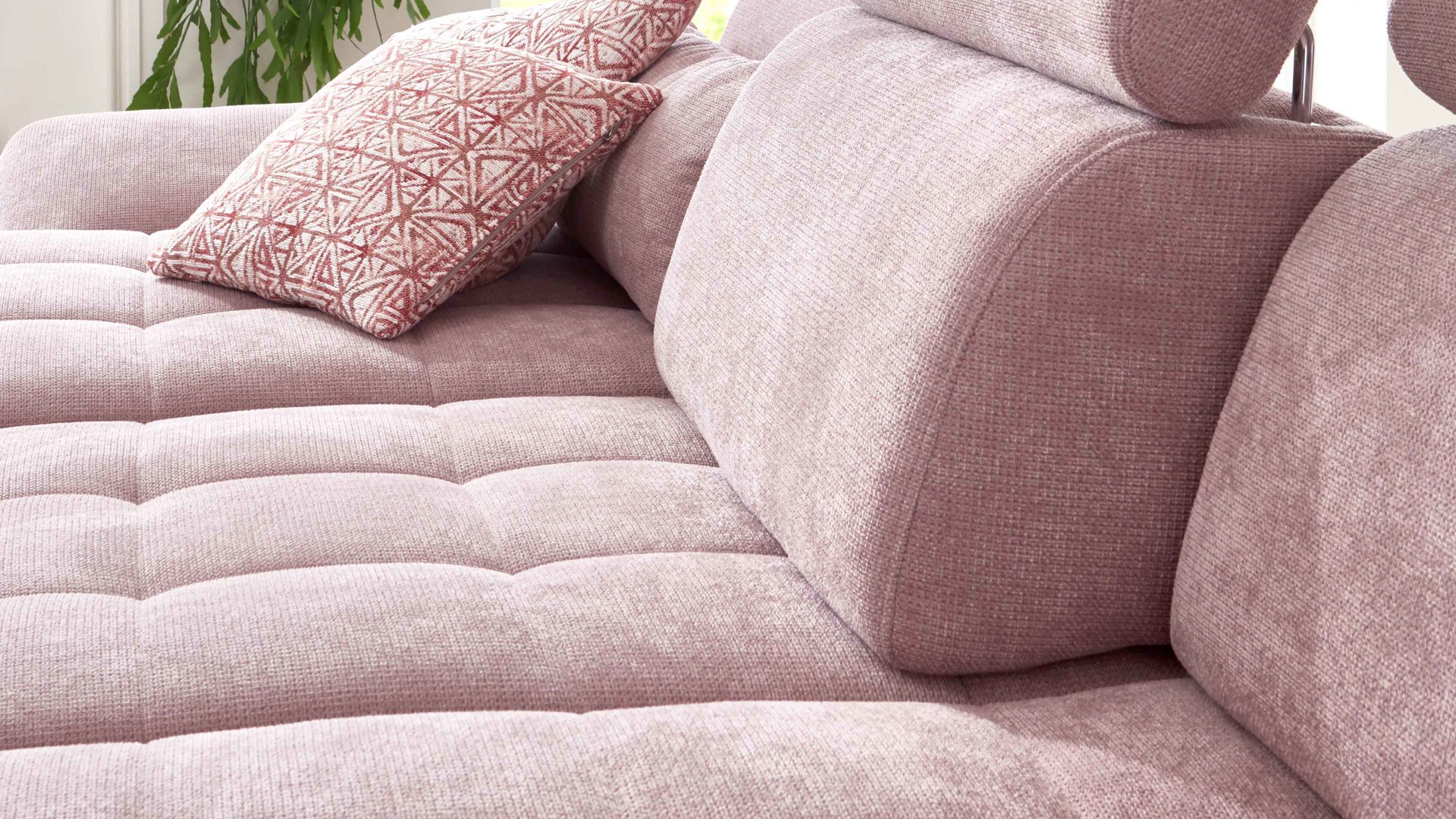 Ecksofa KAWOO aus Stoff in Rosa KAWOO Polsterprogramm Torino - Ecksofa fliederfarbenes Flachgewebe Paris 21572 & schwarze Metallfüße – Stellfläche ca. 186 x 312 cm