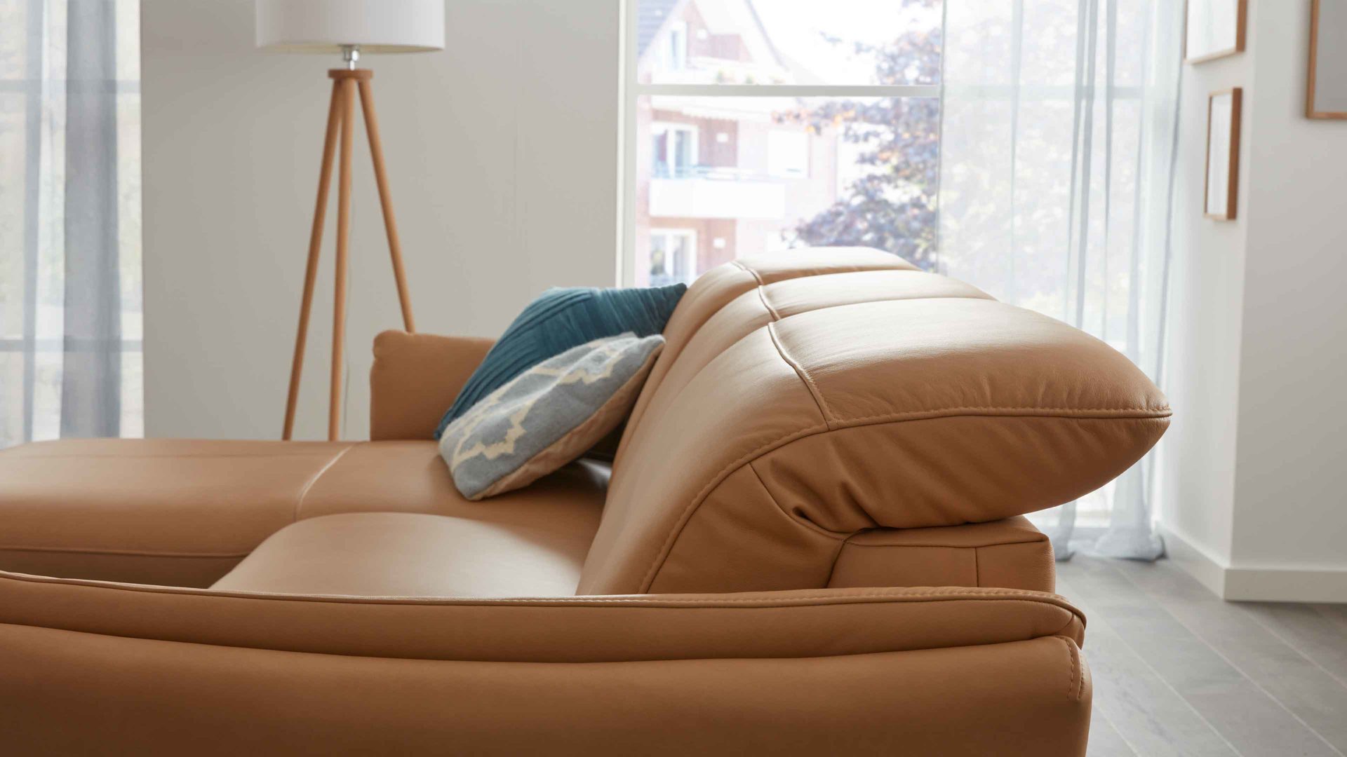 Ecksofa modulmaster aus Leder in Hellbraun Modulmaster MM-PN1161 - Ecksofa honigfarbenes Leder Torro & schwarze Metallfüße - Stellfläche ca. 169 x 285 cm