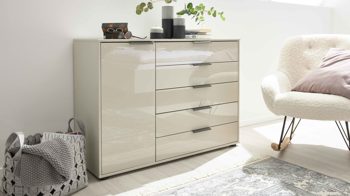 Kombikommode Interliving aus Holz in Hellgrau Interliving Schlafzimmer Serie 1026 – Kombikommode Champagner & Eiche bianco - fünf Türen, eine Schublade, Breite ca. 120 cm