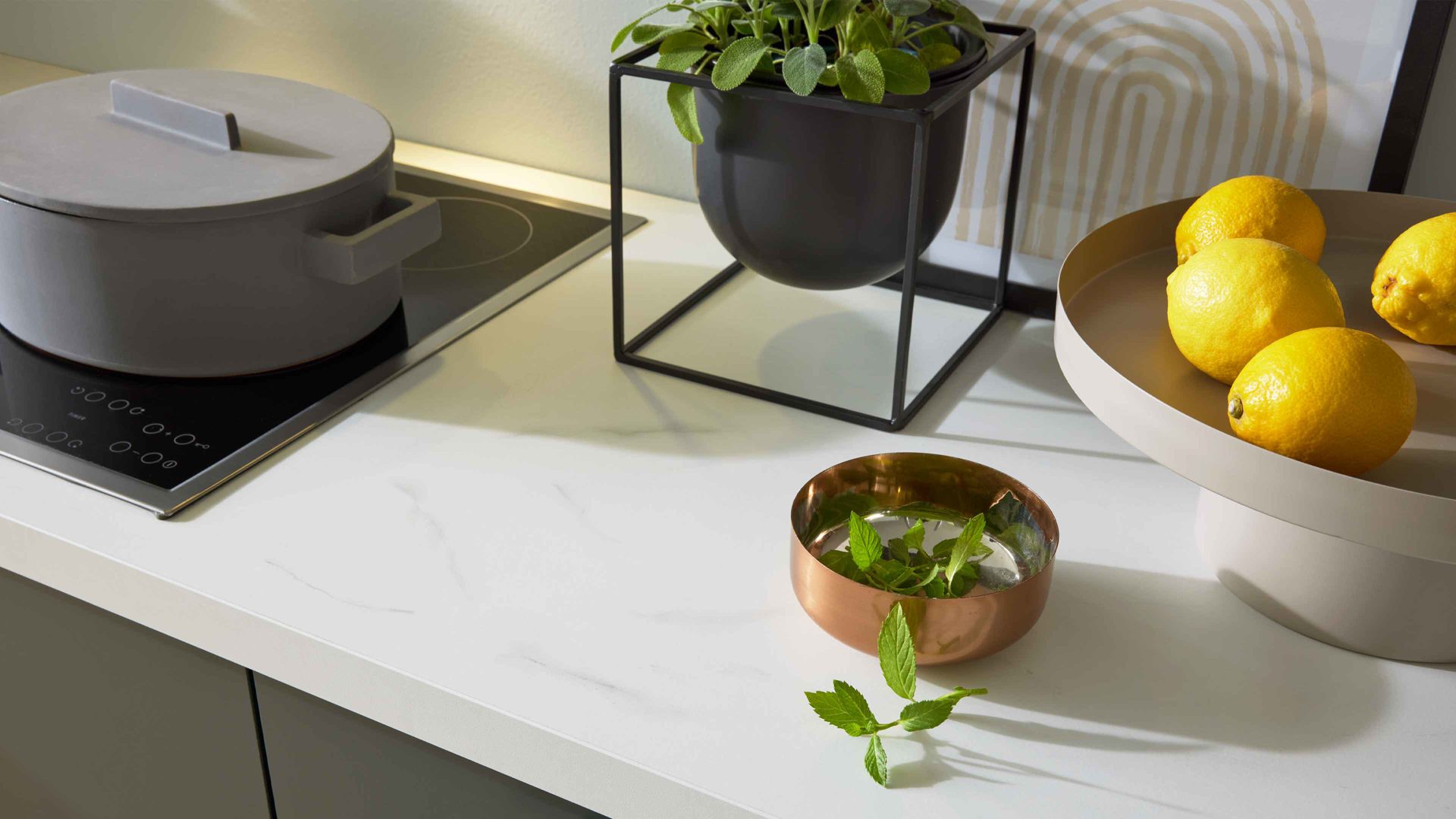 Einbauküche Interliving aus Holz in Dunkelgrün Interliving Küche Serie 3059 mit Einbaugeräten Black Green - Stellfläche ca. 220 x 480 cm