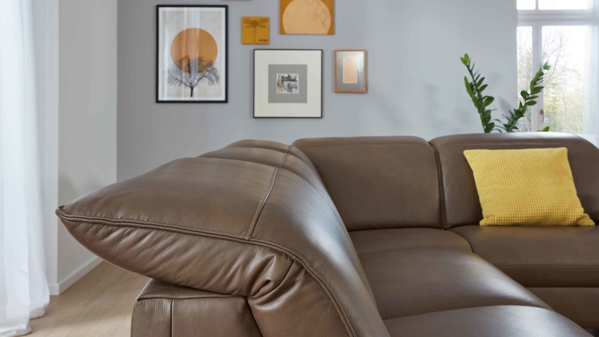 Ecksofa modulmaster aus Leder in Braun Modulmaster MM-PN1137 - Ecksofa steinfarbenes Leder Torro & schwarze Metallfüße - Stellfläche ca. 297 x 245 cm