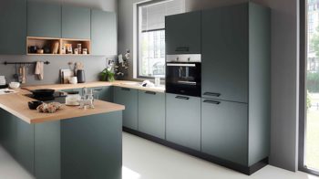 Einbauküche Nolte® küchen aus Holz in Dunkelgrün nolte® Einbauküche Manhattan mit Constructa Einbaugeräten Black Green & Chalet Eiche – Stellfläche ca. 285 x 308 cm