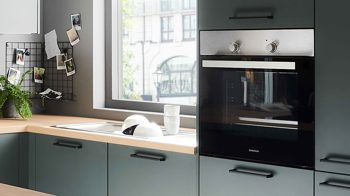 Einbauküche Nolte® küchen aus Holz in Dunkelgrün nolte® Einbauküche Manhattan mit Constructa Einbaugeräten Black Green &amp; Chalet Eiche – Stellfläche ca. 285 x 308 cm