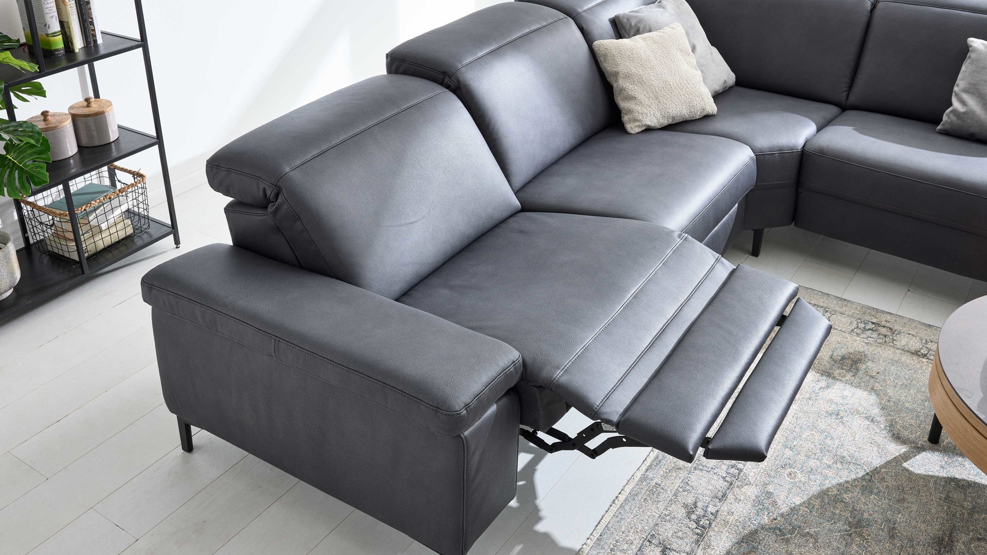Funktion Interliving aus Metall in Transparent Interliving Sofa Serie 4064 - WallAway WAH1 motorisch, mit manueller Kopfteilverstellung