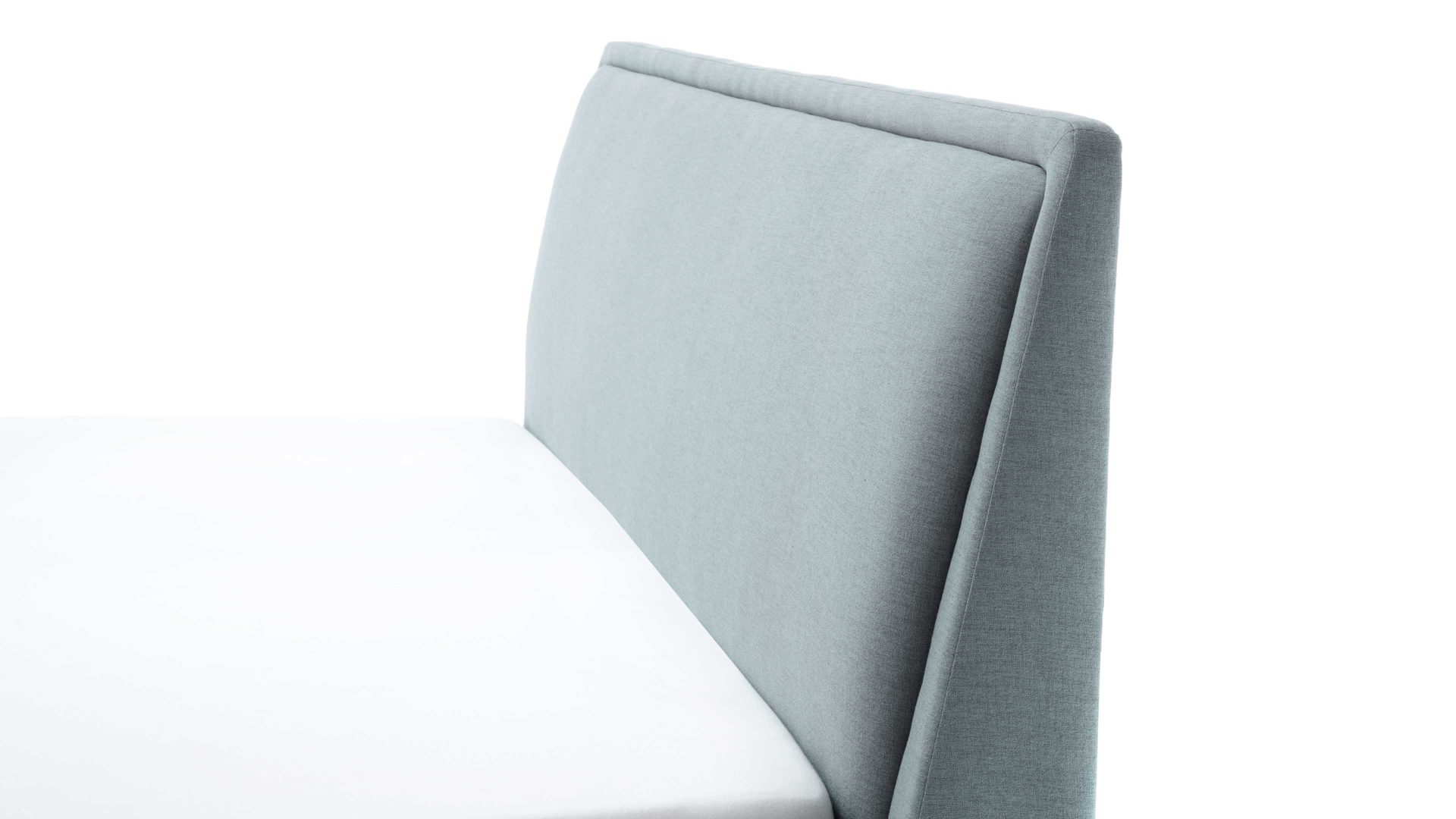 Bettgestell Meise.möbel aus Stoff in Blau Polsterbettgestell Frieda mit Bettkasten eisblauer Bezug Sawana 72 & eichfarbene Holzfüße - Liegefläche ca. 160 x 200 cm