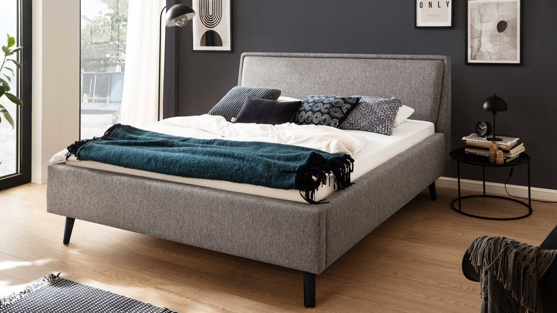 Bettgestell Meise.möbel aus Stoff in Grau Polsterbettgestell Frieda grauer Bezug Stelar 92 & schwarze Holzfüße - Liegefläche ca. 140 x 200 cm