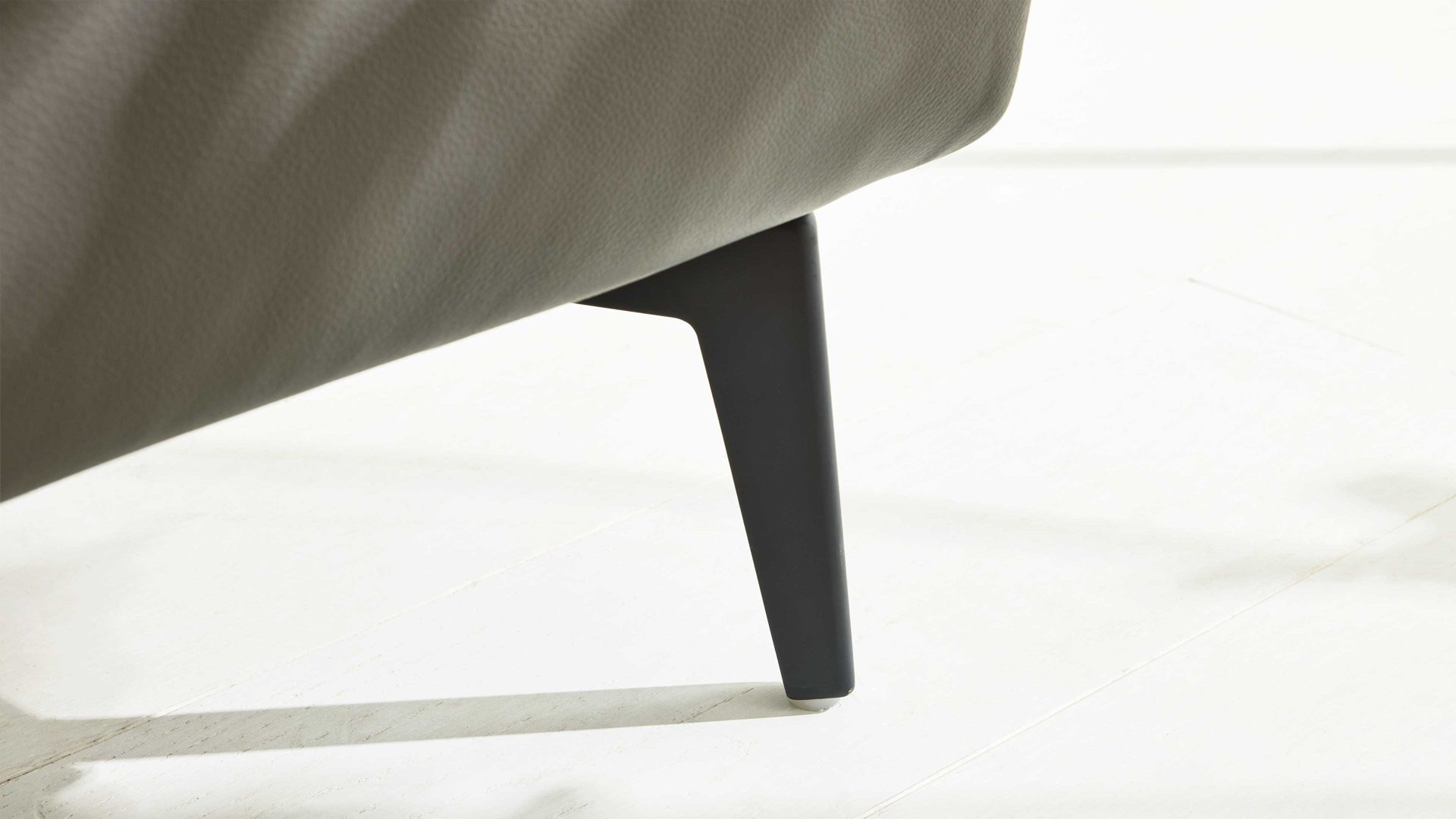 Bettgestell Interliving aus Leder in Grau Interliving Bettensystem Serie 1416 - Polsterbettgestell graues Leder Torro - Liegefläche ca. 180 x 200 cm