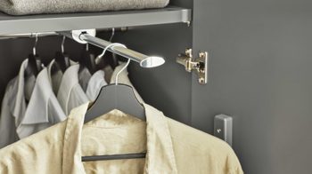 Kleiderstange / Kleiderlift Interliving aus Metall in Metallfarben Interliving Schlafzimmer Serie 1029 – ausziehbare Kleiderstange Länge ca. 24 cm