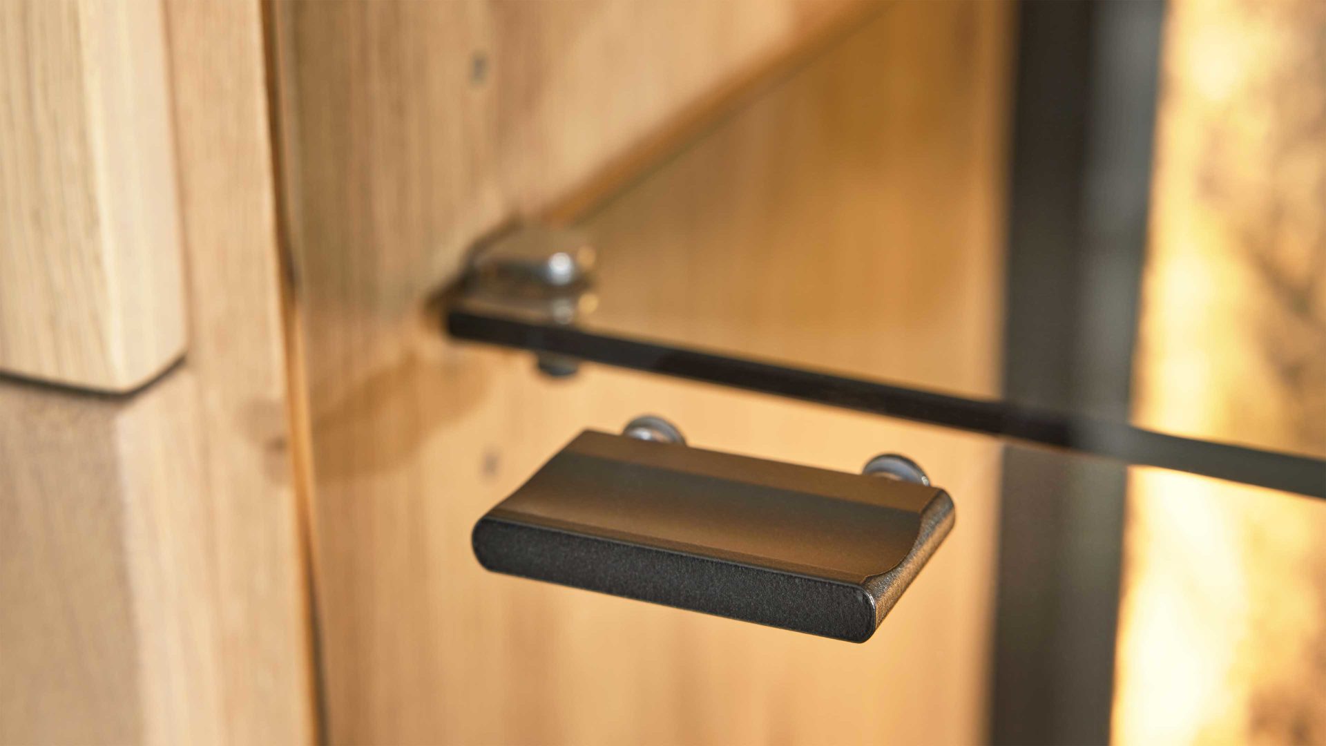 Wohnwand Interliving aus Holz in Holzfarben Interliving Wohnzimmer Serie 2025 - Wohnwand Wildeiche, Anthrazit & Kork - vierteilig, Breite ca. 325 cm