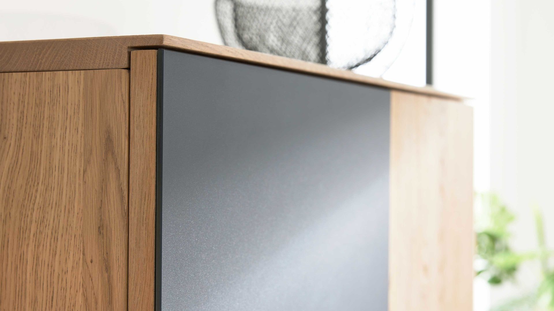 Wohnwand Interliving aus Holz in Holzfarben Interliving Wohnzimmer Serie 2025 - Wohnwand 82 Wildeiche, Anthrazit & Kork - vierteilig, Breite ca. 325 cm