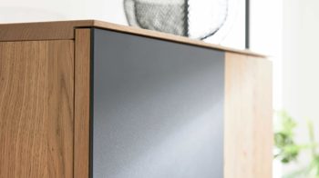 Wohnwand Interliving aus Holz in Holzfarben Interliving Wohnzimmer Serie 2025 - Wohnwand Wildeiche, Anthrazit & Kork - dreiteilig, Breite ca. 325 cm