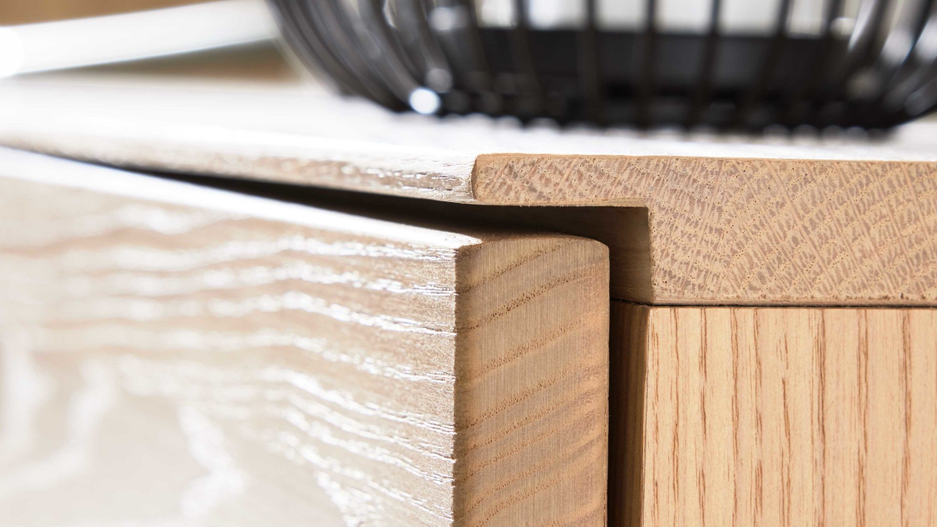 Highboard Interliving aus Holz in Holzfarben Interliving Wohnzimmer Serie 2025 - Highboard 22 Wildeiche, Anthrazit & Kork - vier Türen, eine Schublade, Breite ca. 116 cm