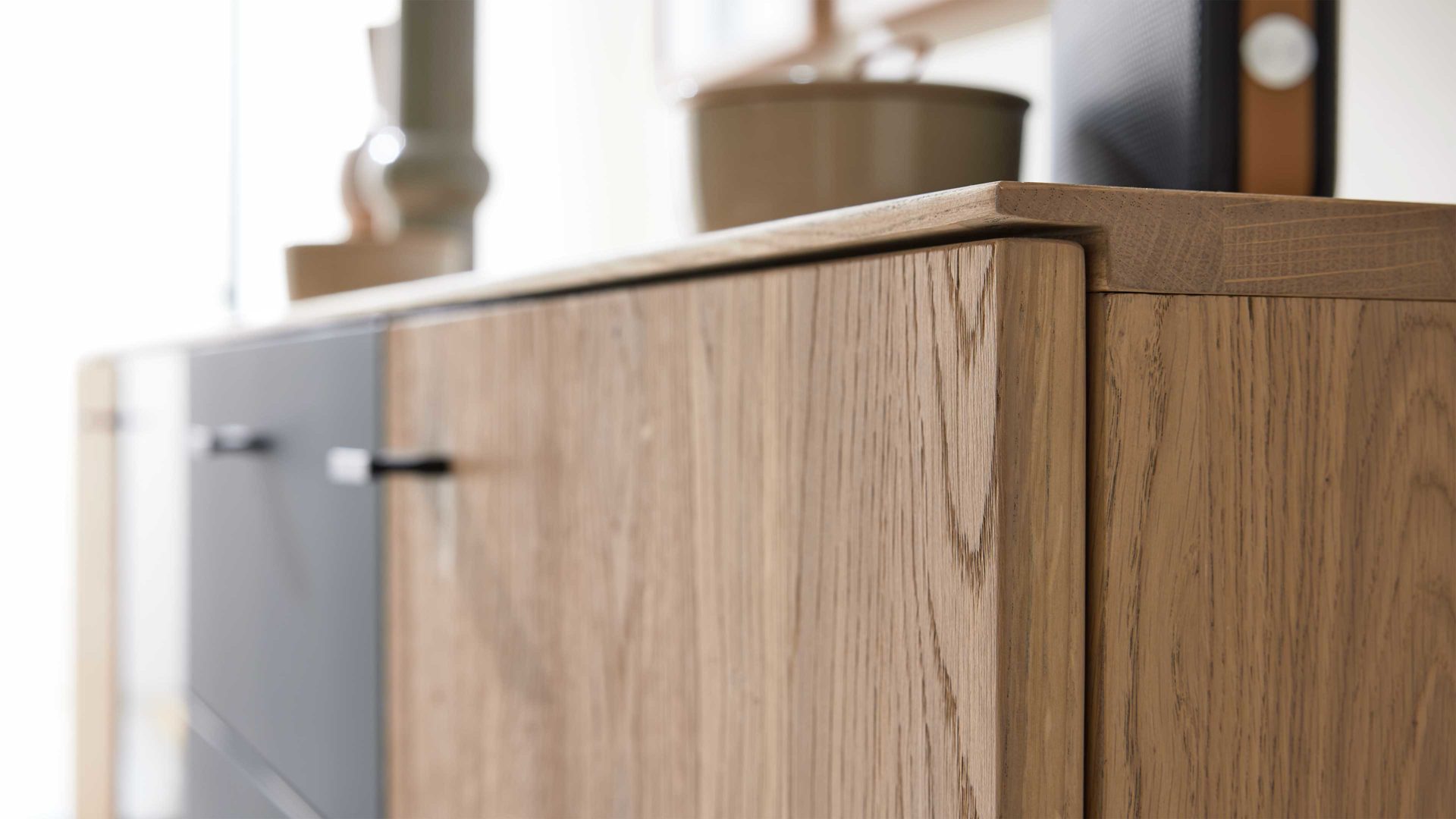 Sideboard Interliving aus Holz in Holzfarben Interliving Wohnzimmer Serie 2025 - Sideboard Wildeiche, Anthrazit & Kork - vier Türen, zwei Schubladen, Breite ca. 175 cm